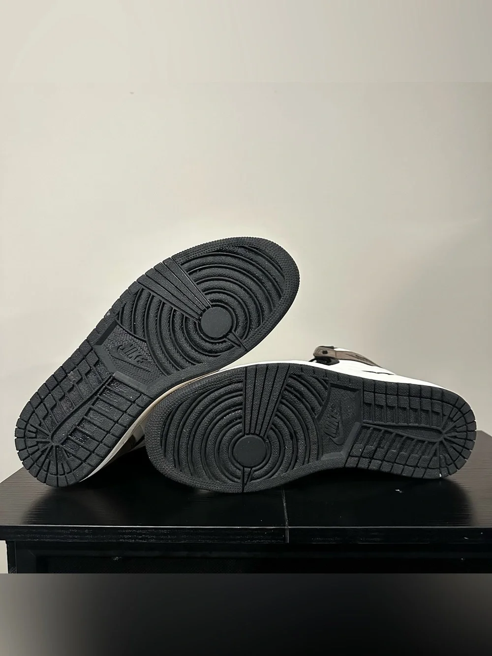 Air Jordan 1 Retro High OG (Dark Mocha)